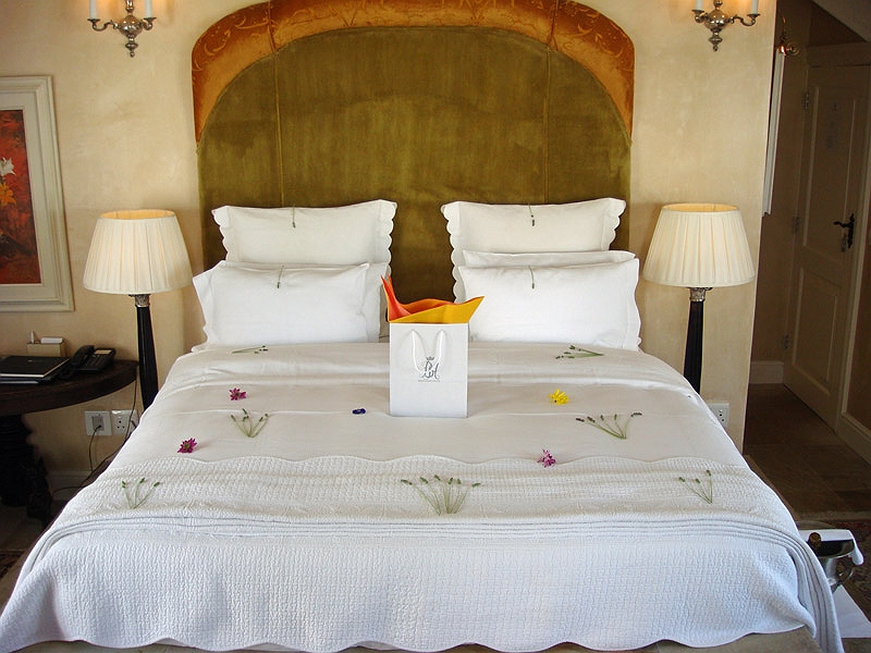 birkenhead3.jpg - They really prepare the rooms with a floral flair