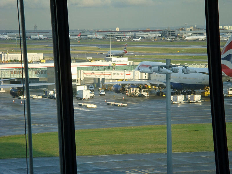 heathrow2.jpg - Heathrow Airport on a busy Friday evening