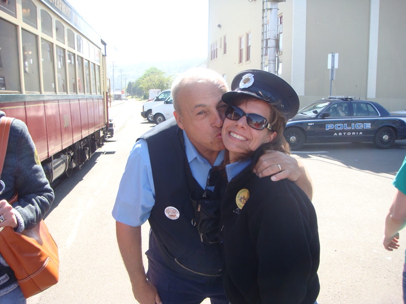 astoria-2.jpg - Even the law enforcement in Astoria are friendly!  What a great town!